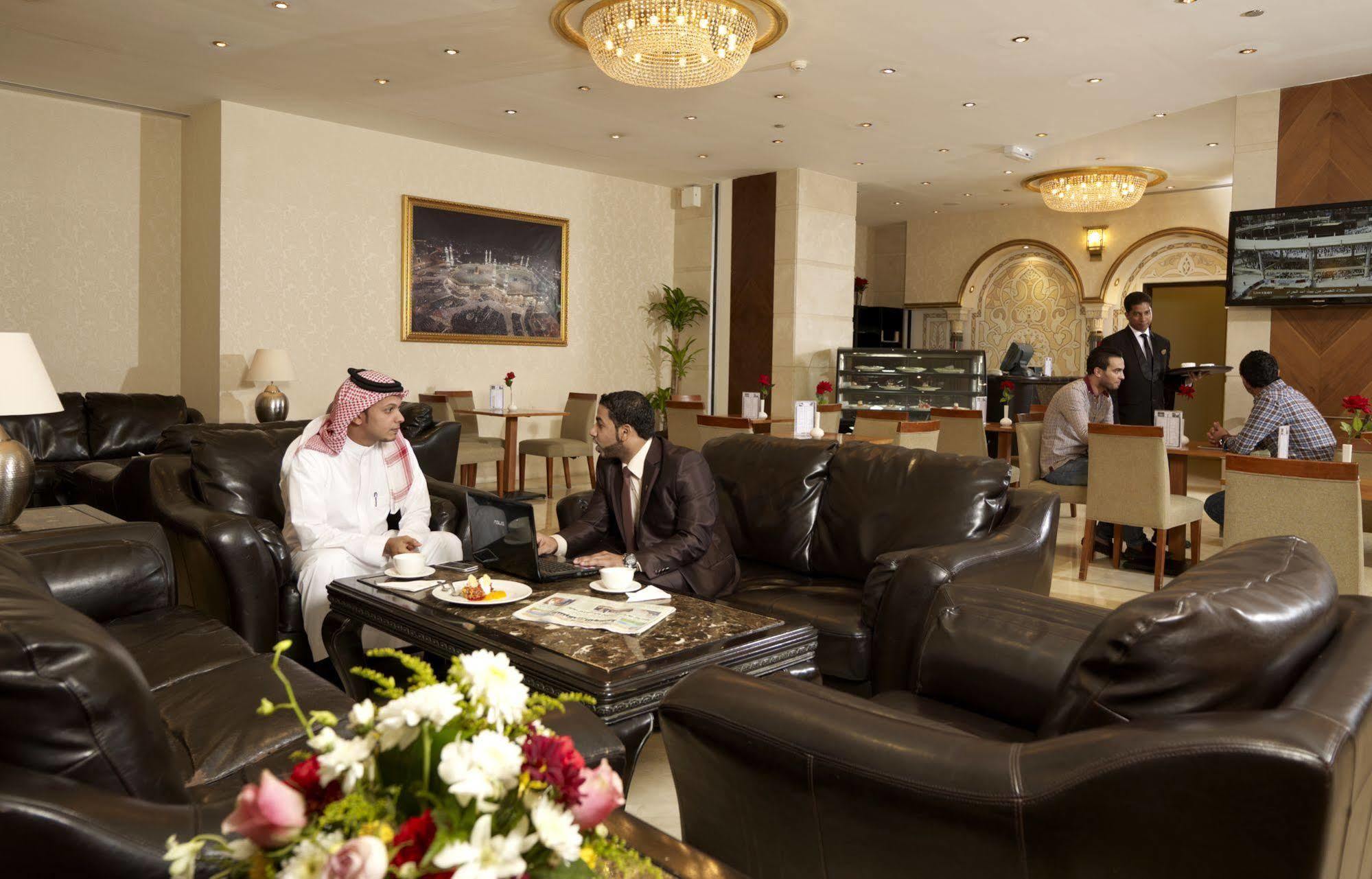 Al Safwah Orchid Hotel Mecca Exterior photo The lounge at the airport